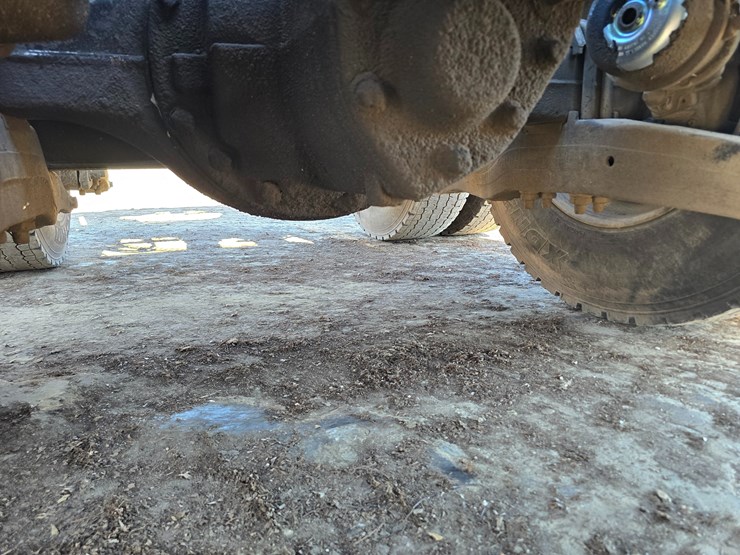 2019-peterbilt-567-image-90