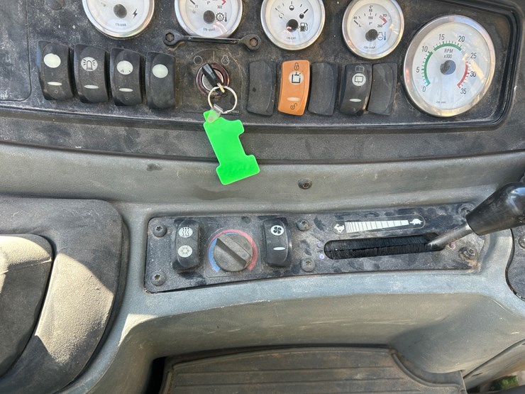 2005-caterpillar-420d-image-57