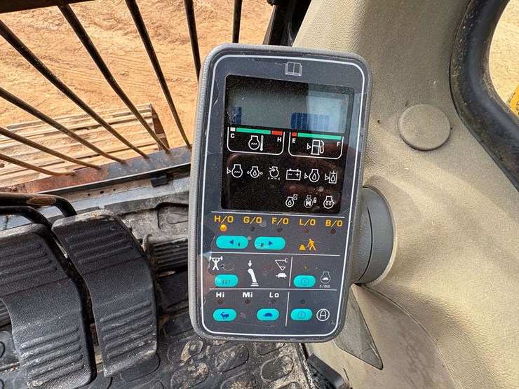 komatsu-pc200-image-11