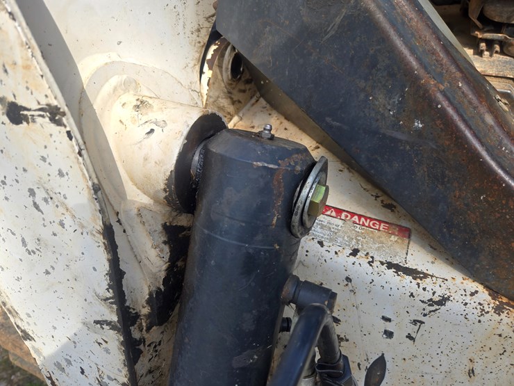 2010-bobcat-t650-image-82