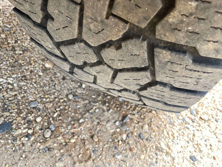 2011-chevrolet-silverado-1500-image-23