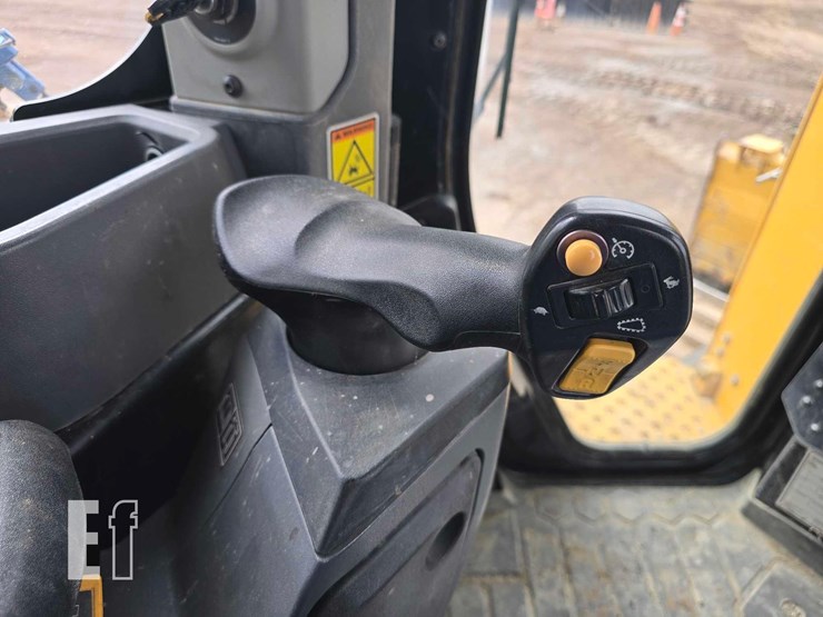 2019-caterpillar-d6-xe-lgp-image-23