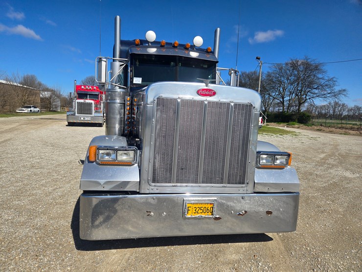 2005-peterbilt-379-image-31