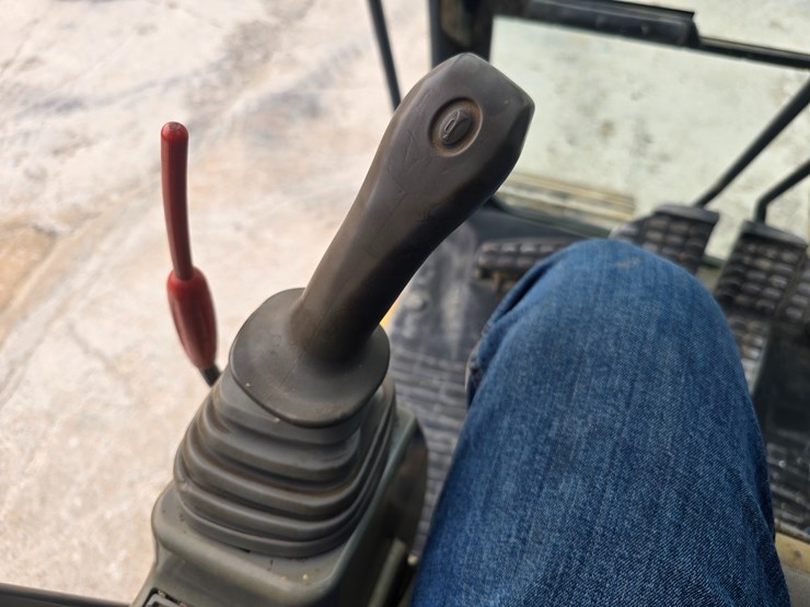 2013-deere-160g-lc-image-87