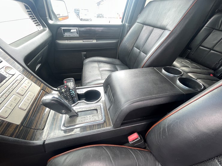 2008-lincoln-navigator-image-39