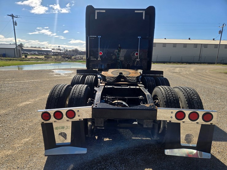 2005-peterbilt-379-image-16