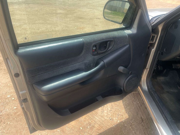 2000-chevrolet-s10-image-9