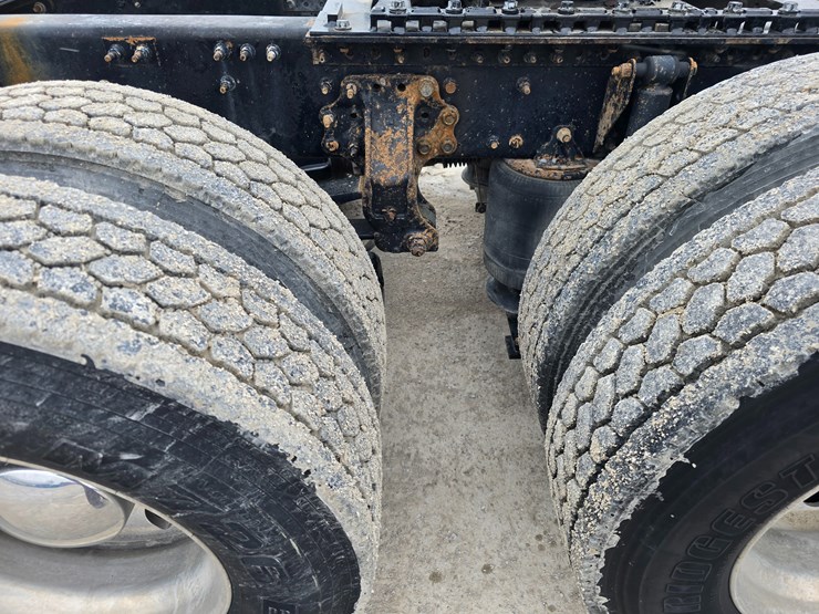 #22593-•-2016-mack-cxu613-pinnacle-sleeper-truck-image-66