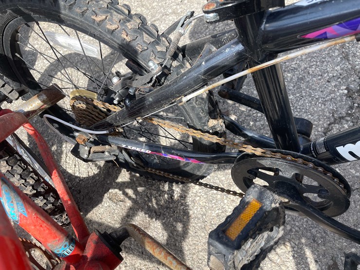 #7076-•-(3)-kid-bikes-(o3)-image-15