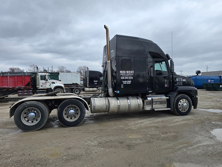 #22610-•-2019-mack-anthem-sleeper-truck-image-11