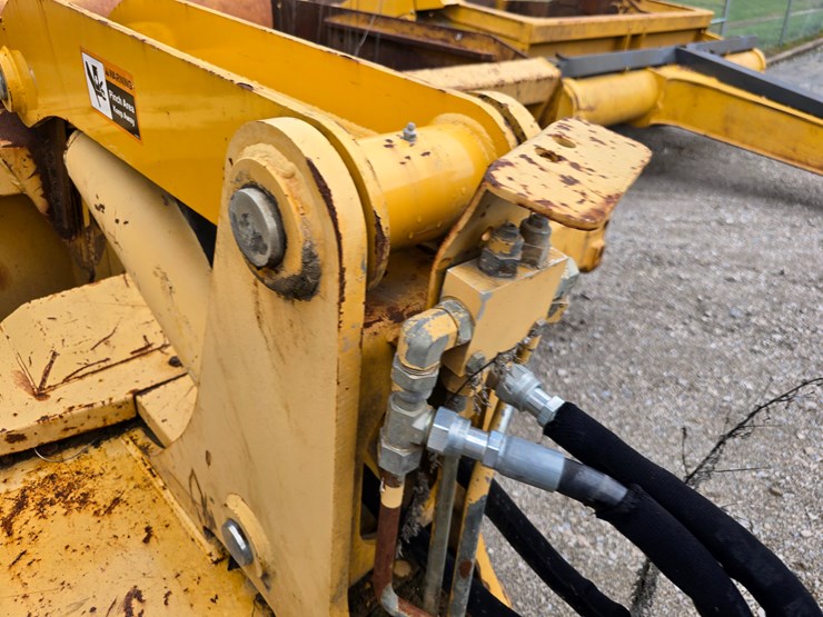 2006-deere-1812c-image-24