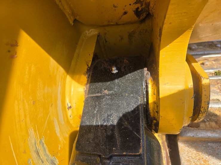 2014-caterpillar-953d-image-85