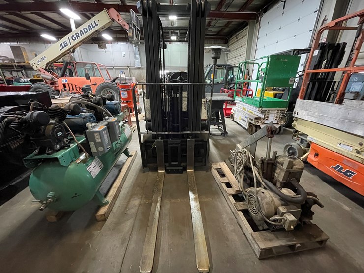 #1467-•-nissan-forklift-(e)-image-3