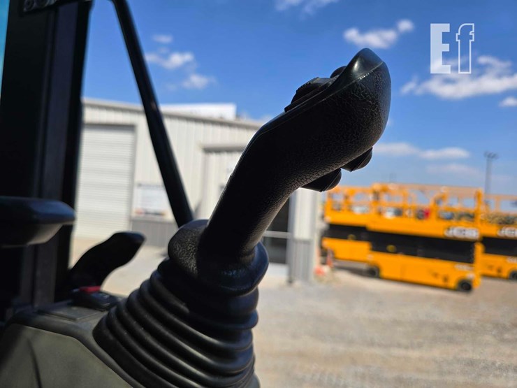 2020-caterpillar-323-image-20