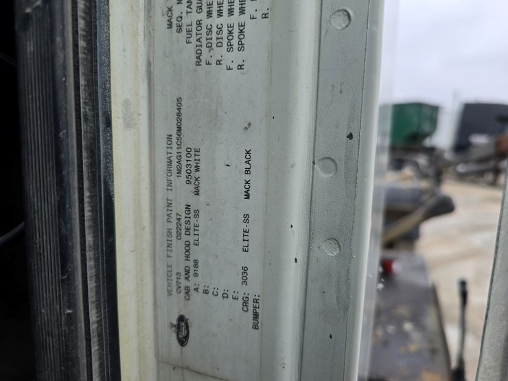 #22589-•-2006-mack-cv713-granite-roll-off-garbage-truck-image-39