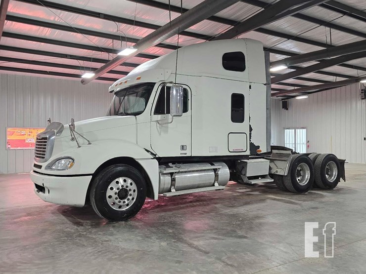 2009-freightliner-columbia-120-image-1