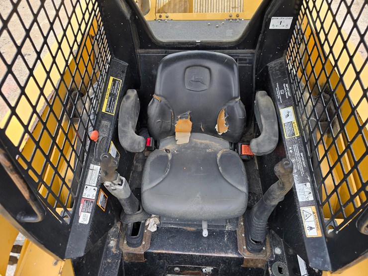 #22607-•-2008-deere-332t-skid-steer-image-54