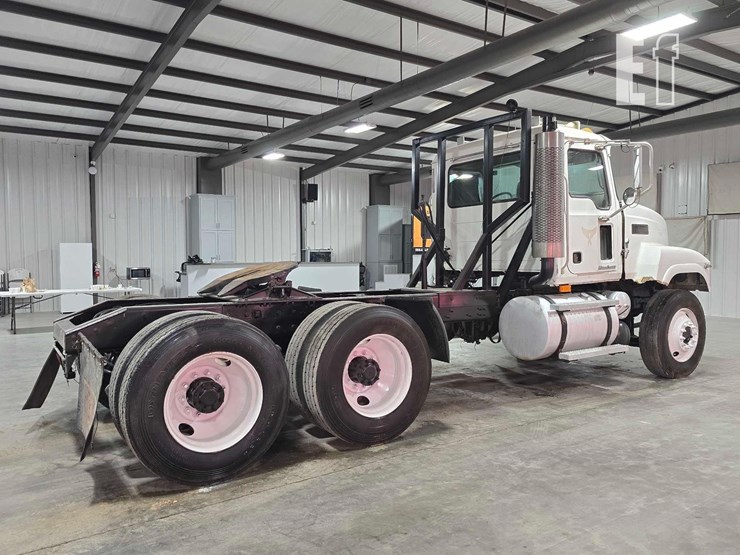 2005-mack-chn613-image-3