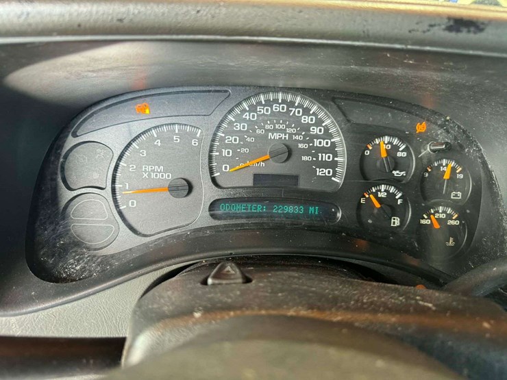 2005-chevrolet-tahoe-image-17