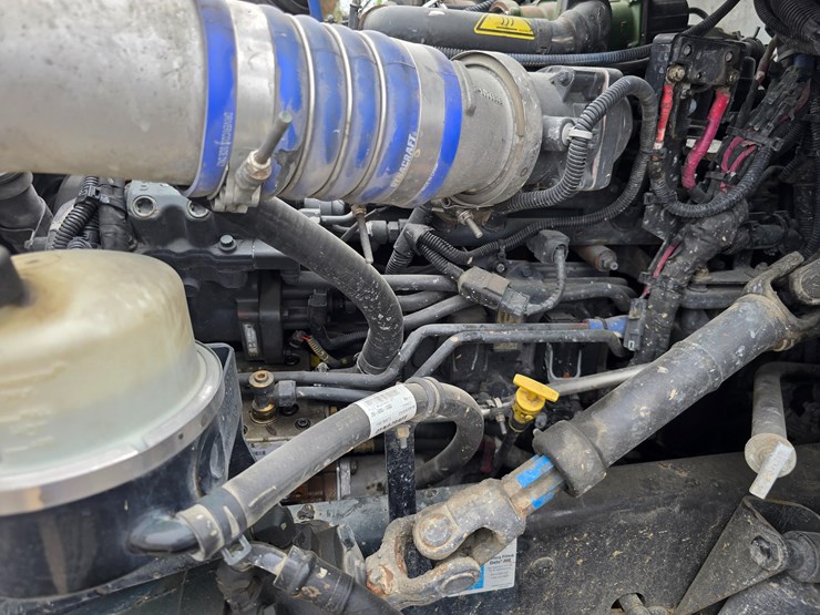 2017-peterbilt-348-image-30