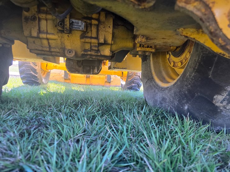 2015-deere-410l-image-51