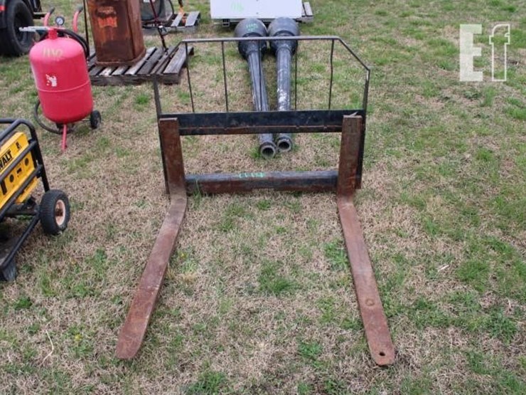 #1114-pallet-forks-with-headache-rack-quick-hitch-image-1