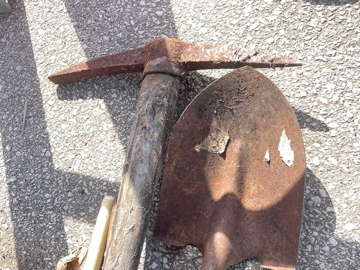 #7025-•-(11)-handled-yard-tools-(o4)-image-6