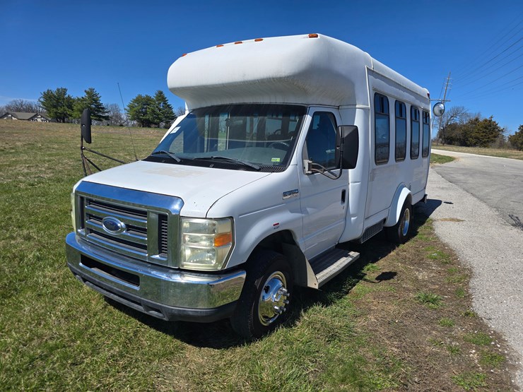 #22618-•-2008-ford-econoline-van-image-1
