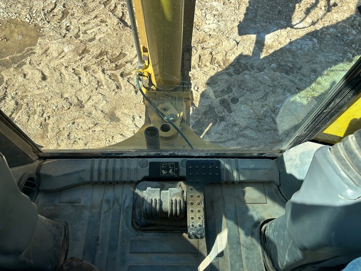 2005-caterpillar-420d-image-61