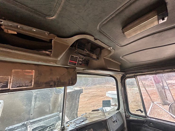 2001-mack-rd688s-image-53