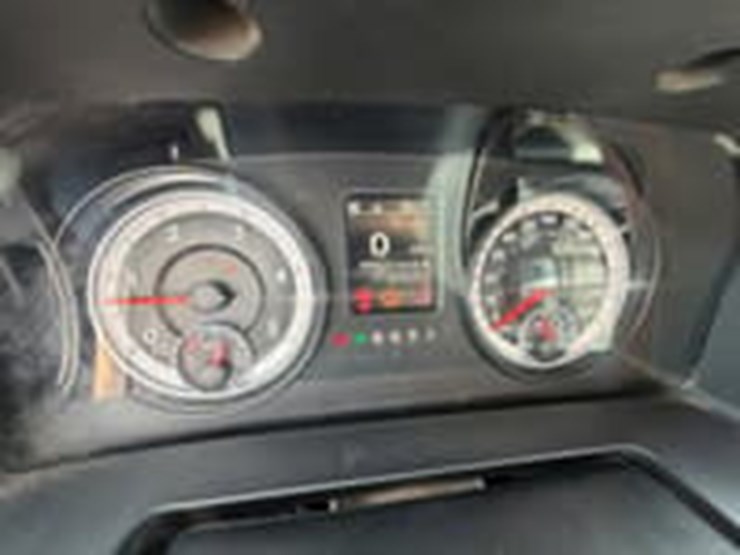 2015-ram-3500-tradesman-image-10