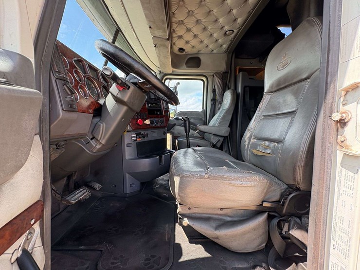 2013-mack-pinnacle-cxu613-image-12