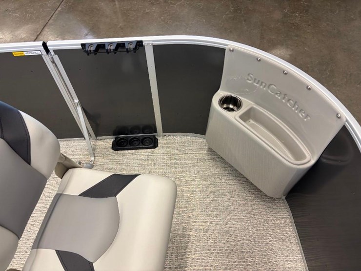 2025-g3-suncatcher-select-18f-pontoon-image-14