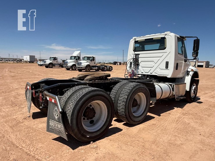 2016-international-durastar-4400-image-5