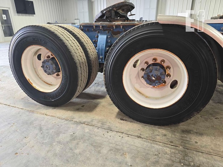 2004-peterbilt-378-image-28