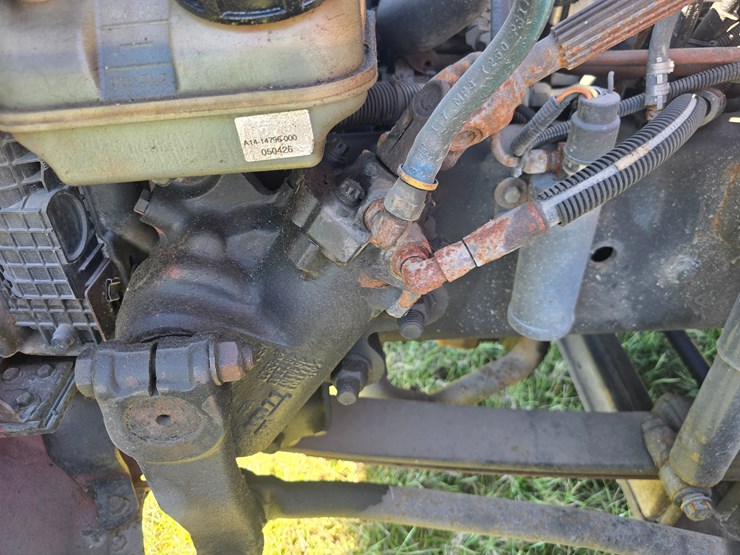 2005-freightliner-m2-106-image-27