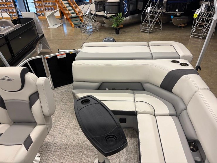 2025-g3-suncatcher-select-18c-pontoon-image-18