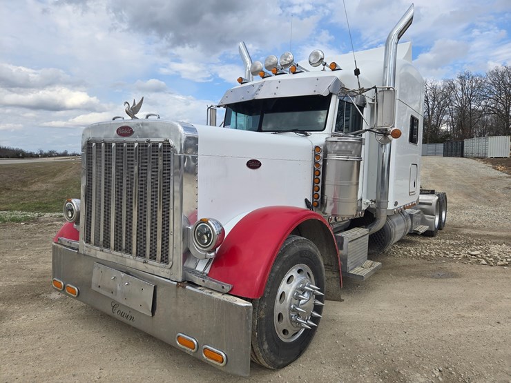 2000-peterbilt-379-image-1