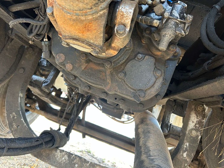 2001-peterbilt-330-image-36