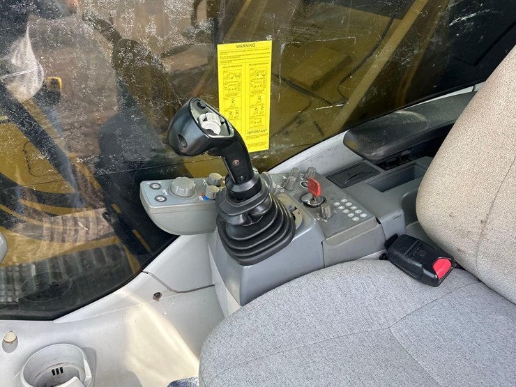 2019-deere-345g-lc-image-36