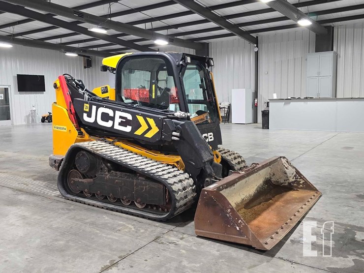 2021-jcb-3ts-8t-image-2