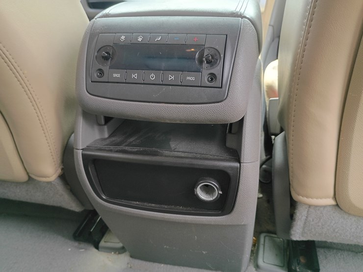 2011-chevrolet-traverse-image-57