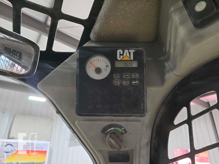 2015-caterpillar-259d-image-18