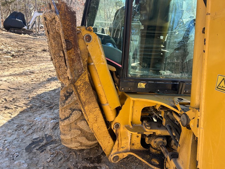 2005-caterpillar-420d-image-22