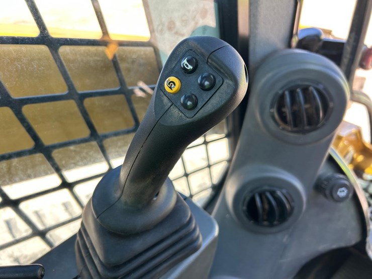 2023-caterpillar-299d3-xe-image-25