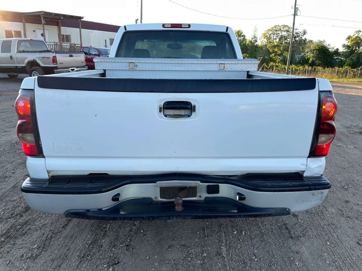 2005-chevrolet-silverado-1500-image-6