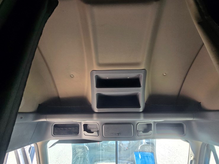 2014-freightliner-cascadia-125-image-81