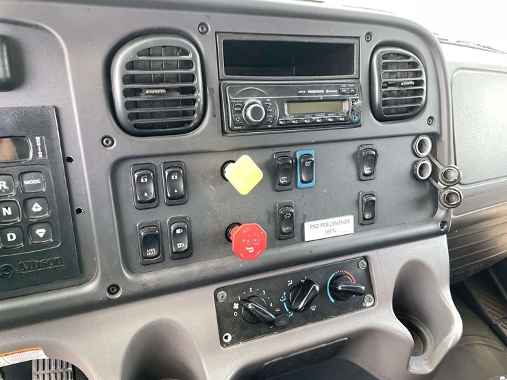 2017-freightliner-mt45-image-13