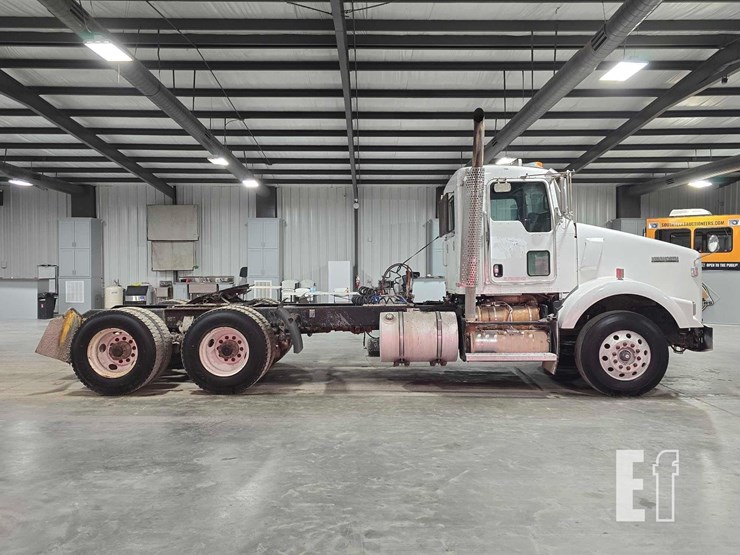 2012-kenworth-t800-image-6