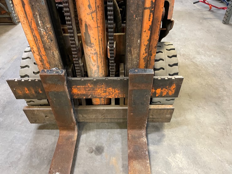 #1466-•-yale-5000-lb-lift-capacity-forklift-(pr4)-image-10